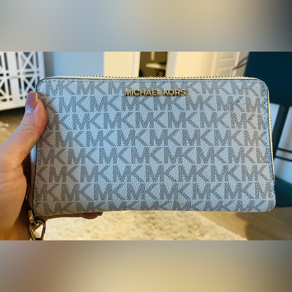 Michael Kors Wallet w Phone Slot